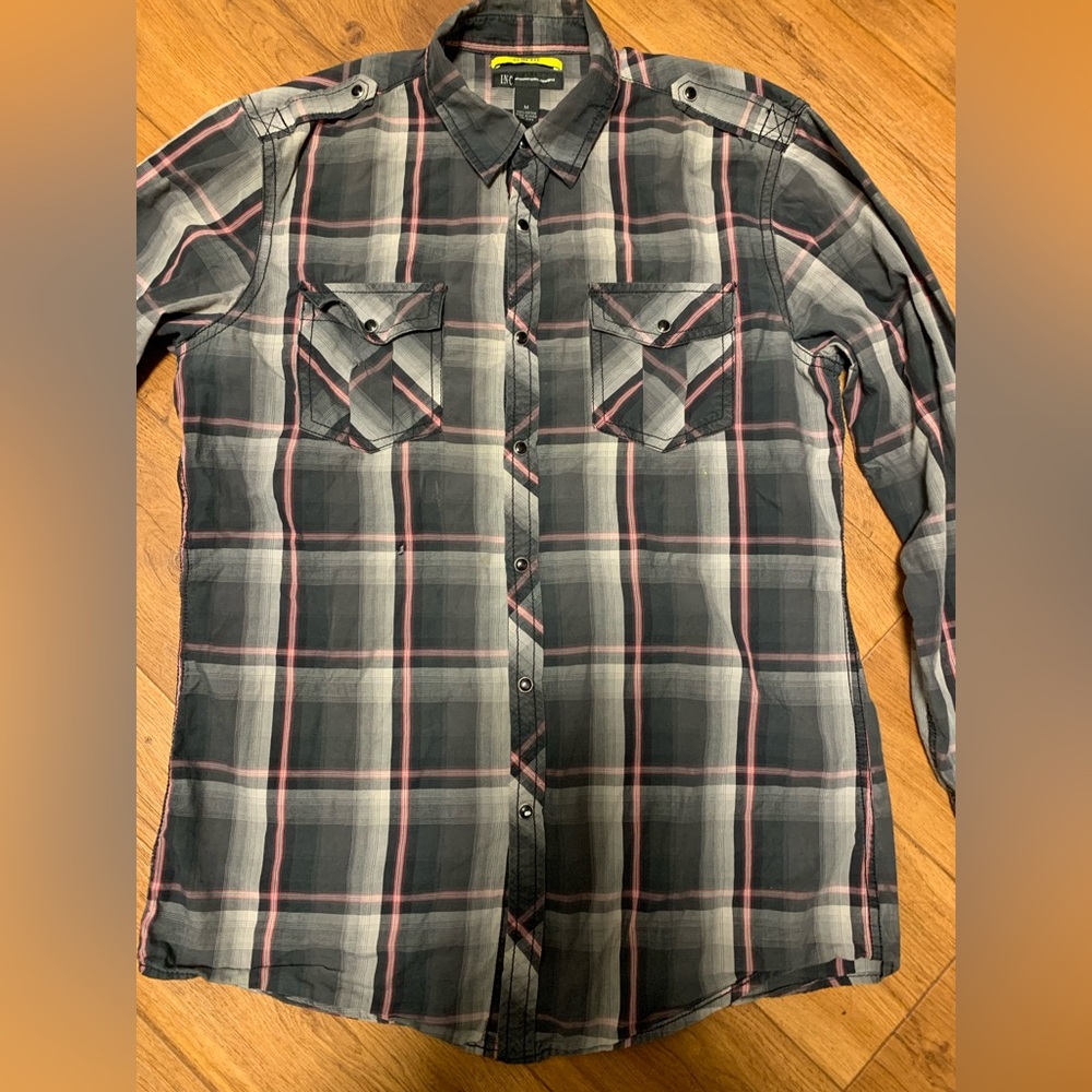 EUC INC International concepts  grey red/pink snap button up